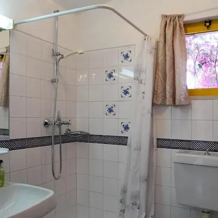 Dom wakacyjny Comfortable House In With Shared Pool