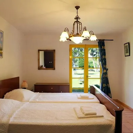 Comfortable House In Guia With Shared Pool