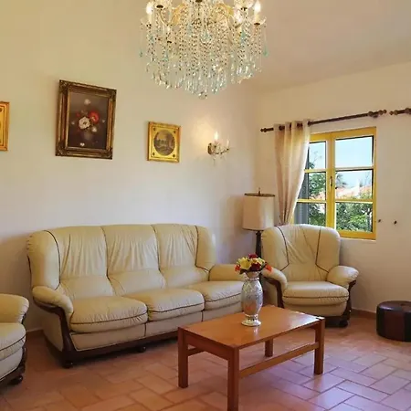 Comfortable House In With Shared Pool Dom wakacyjny