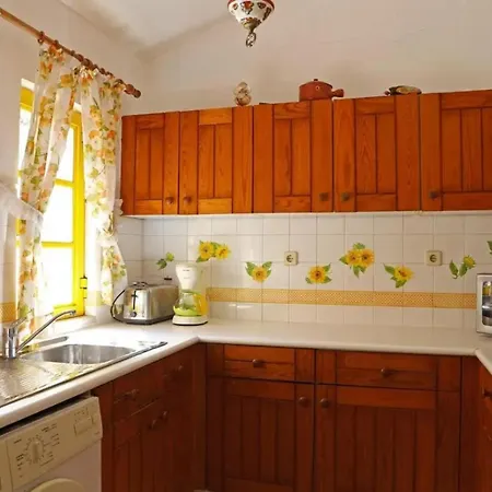 Comfortable House In Guia With Shared Pool Guia (Faro)