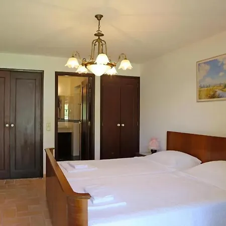 Comfortable House In With Shared Pool Guia (Faro)